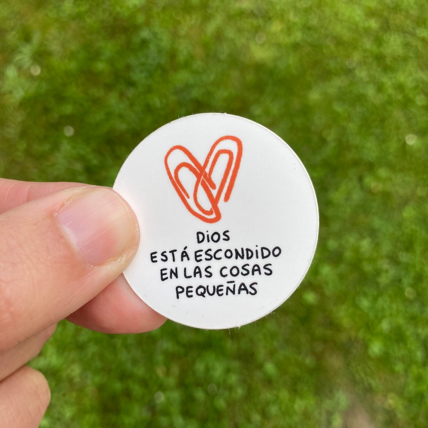 Adhesivos clips - Dios está escondido en las cosas pequeñas en 3 idiomas